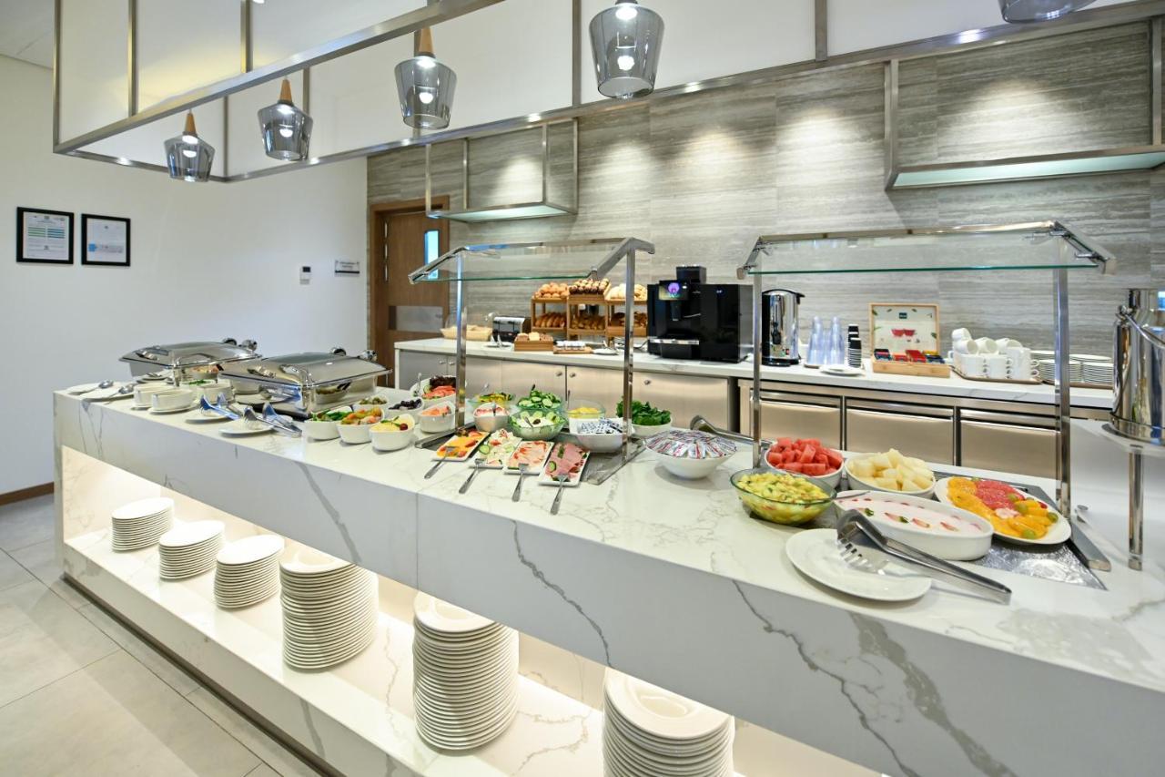 Comfort Hotel Jeddah King Road Exterior photo
