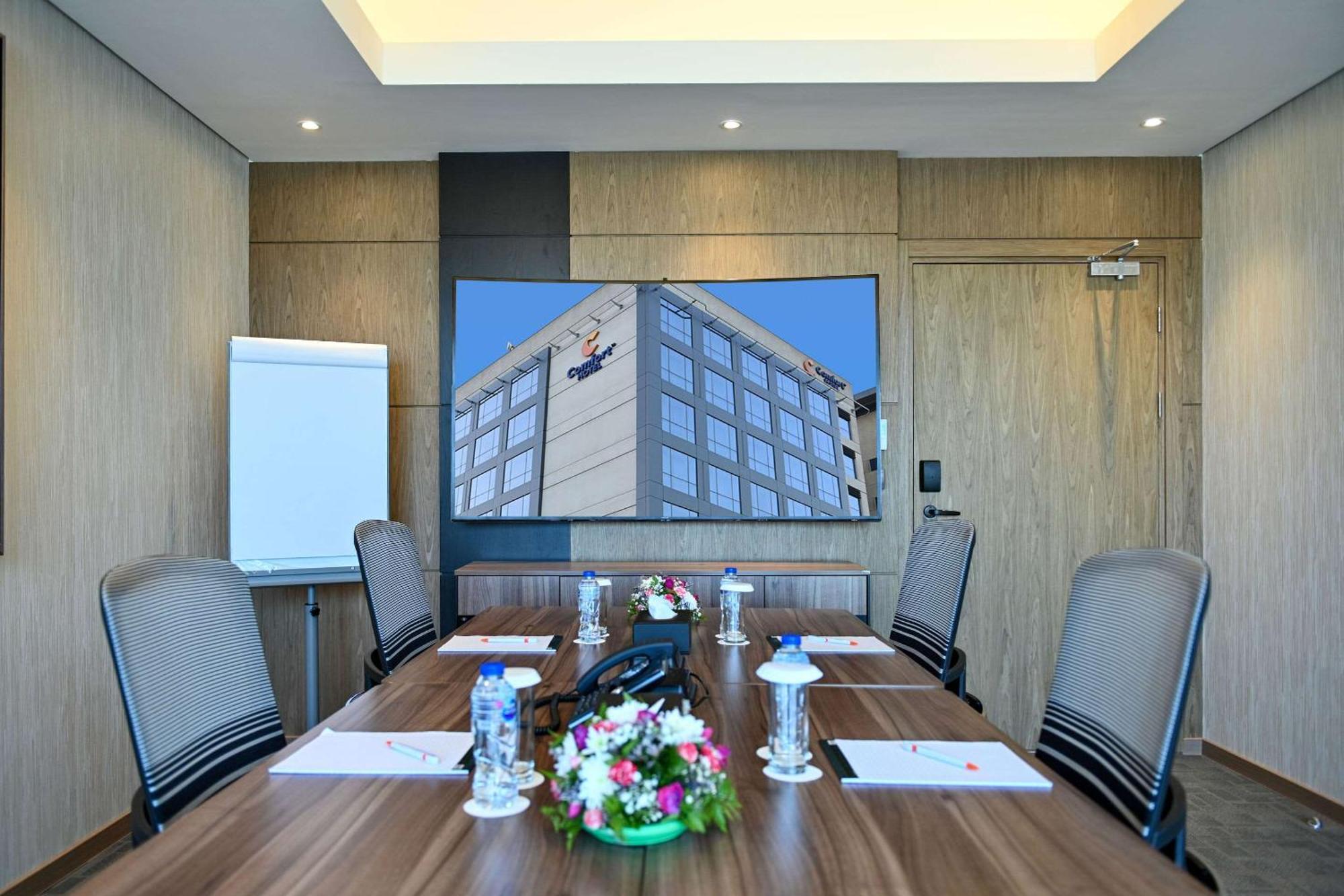 Comfort Hotel Jeddah King Road Exterior photo