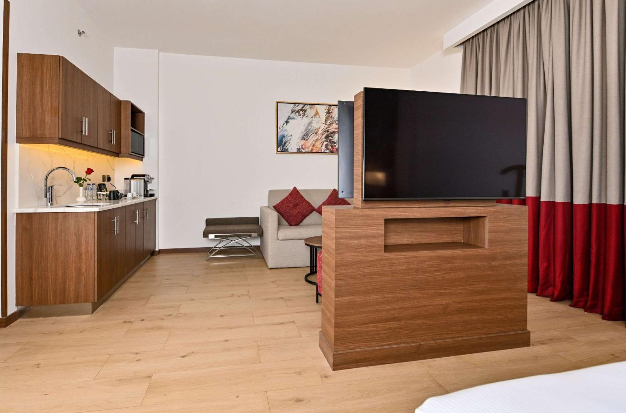 Comfort Hotel Jeddah King Road Exterior photo