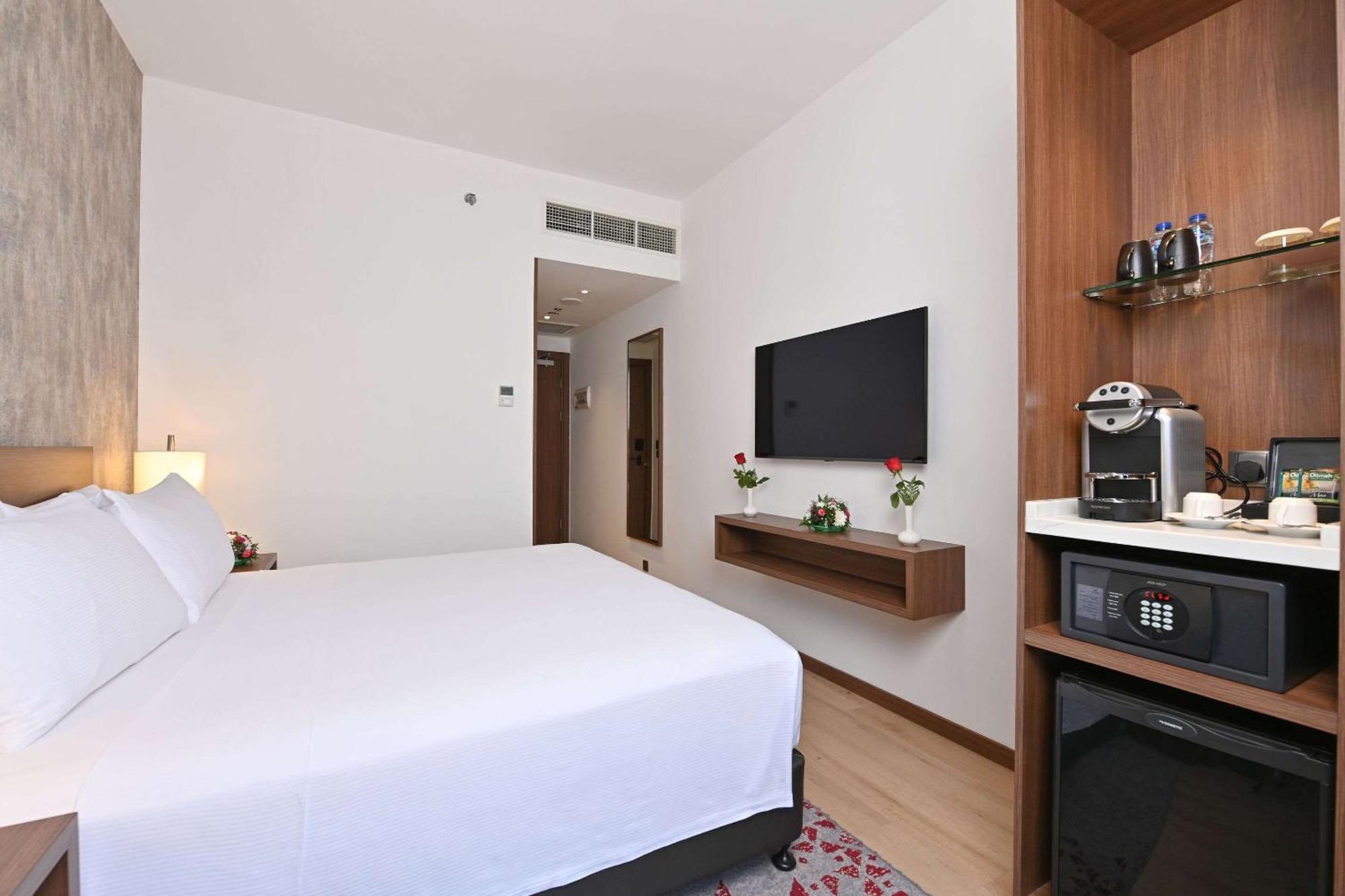 Comfort Hotel Jeddah King Road Exterior photo