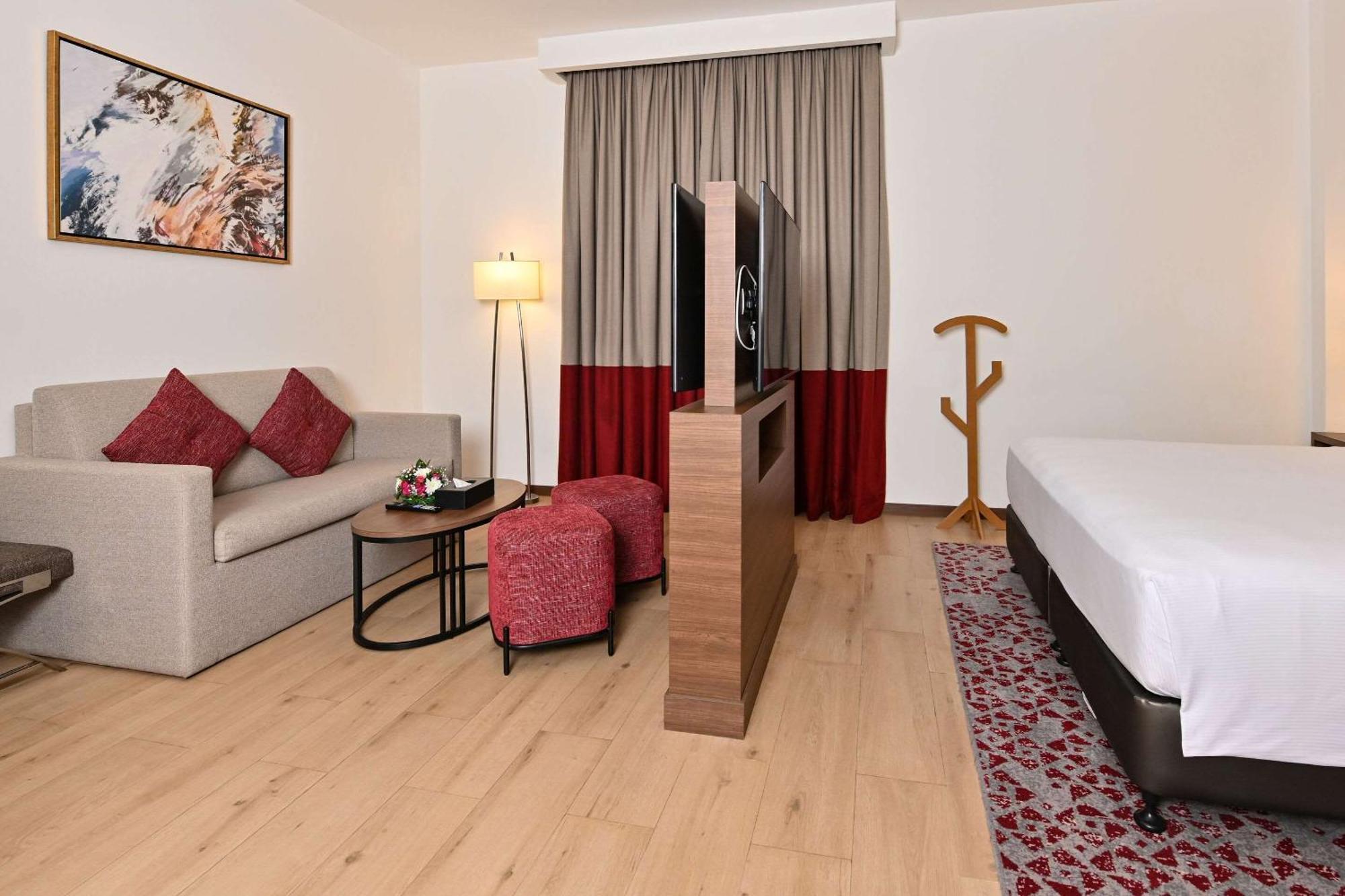 Comfort Hotel Jeddah King Road Exterior photo